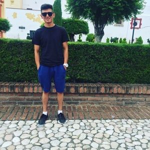 Meet your Posher, Tomas